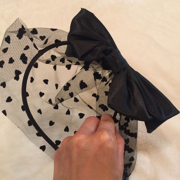 NWOT headband w/ bow and veil w/ hearts main image 2